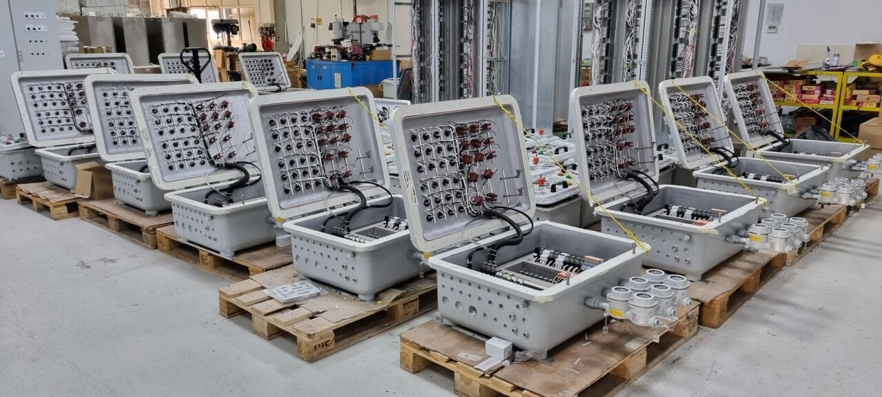 پنل های مهر و موم شده کارخانه ای